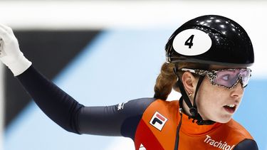Op deze foto zie je Lara van Ruijven reageert na de 500 meter heats op de ISU World Cup Finale Shorttrack.