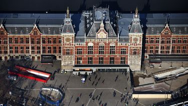 Amsterdam Centraal is jarig: 'Hier komt oud en nieuw samen'
