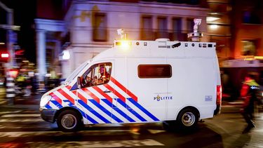 DEN HAAG - Politie is aanwezig op de Vaillantlaan na afloop van de wedstrijd tussen Marokko en Spanje op het WK voetbal in Qatar. ANP ROBIN VAN LONKHUIJSEN