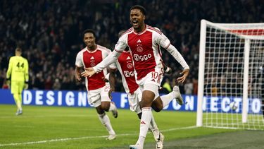 2023-11-05 18:31:22 AMSTERDAM - Chuba Akpom of Ajax viert de 3-1 tijdens de Nederlandse Eredivisie wedstrijd tussen Ajax Amsterdam en SC Heerenveen in de Johan Cruijff ArenA op 5 november 2023 in Amsterdam, Nederland. ANP MAURICE VAN STEEN