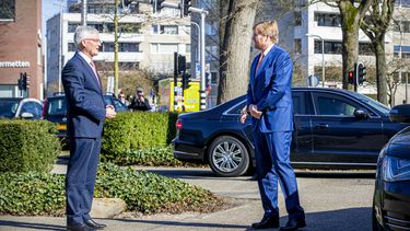 Koning Willem-Alexander bezoekt hulpverleners Tilburg