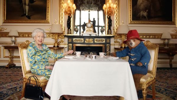 Paddington, queen, Elizabeth, thee