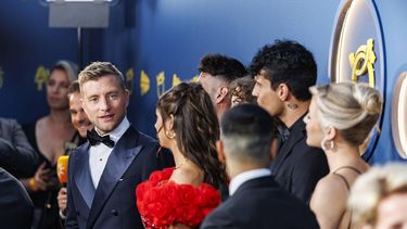 AMSTERDAM - Jan Versteegh op de rode loper, voorafgaand aan het Gouden Televizier-Ring Gala in Carré. Naast de prestigieuze Gouden Televizier-Ring worden prijzen in verschillende andere categorieën uitgereikt. RAMON VAN FLYMEN / ANP