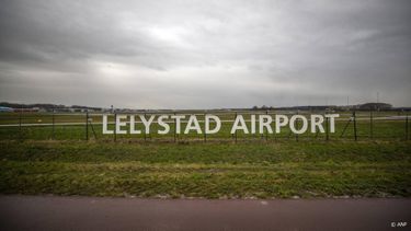 LELYSTAD - Exterieur van Lelystad Airport. Volgens de commissie-Remkes moet de stikstofuitstoot rond Lelystad opnieuw worden berekend. Nu is de uitstoot waarschijnlijk te laag ingeschat. ANP JEROEN JUMELET