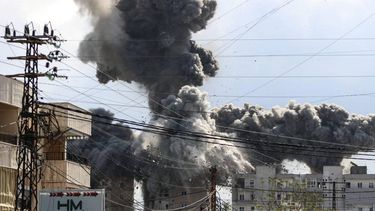 Smoke and debris rise after a building is hit by an Israeli airstrike in the area of Abbasiyeh, on the outskirts of the southern Lebanese city of Tyre, on April 8, 2026. Lebanon's army warned people against returning to the country's south on April 8, where the Israeli military is still launching attacks, as Israel said the ceasefire with Iran did not include its conflict with Hezbollah.
Kawnat HAJU / AFP