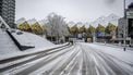 ROTTERDAM - Wegen kleuren wit door stevig winterweer. Het KNMI heeft code oranje gegeven voor grote delen van het land. ROBIN UTRECHT / ANP