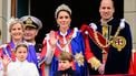Photoshop-blunder of gewoon gekke houdingen? Britse koninklijke kerstkaart roept vragen op
