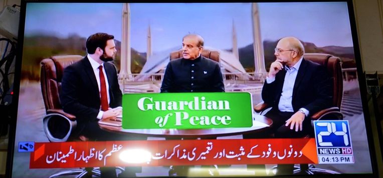 epa12882356 Vice President of the United States JD Vance (L) with Pakistani Prime Minister Shehbaz Sharif (C) and Iran's parliamentary Speaker Mohammad Bagher Ghalibaf (R) appear on a television screen during US-Iran talks, in Peshawar, Pakistan, 11 April 2026. An Iranian and US delegation arrived in Islamabad for planned peace talks amid a fragile two-week ceasefire following the conflict that began on 28 February 2026.  EPA/BILAWAL ARBAB