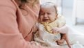 baby huilen kind opvoeding krijsen kalmeren moeder wetenschap