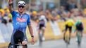 epa12854394 Mathieu van der Poel of team Alpecin-Premier Tech crosses the finish line to win the E3 Saxo Classic one-day cycling classic, a 203 kilometer cycling race starting and ending in Harelbeke,  Belgium, 27 March 2026.  EPA/OLIVIER MATTHYS