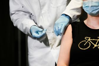 Viroloog Van Ranst: 'Keuze wel of niet laten vaccineren heeft gevolgen'