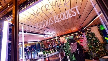 DEN BOSCH - 3FM-dj's Barend van Deelen, Sophie Hijlkema en Mart Meijer voorafgaand aan de start van 3FM Serious Request. De drie dj's laten zich voor een week opsluiten in het Glazen Huis, om geld in te zamelen voor Spieren voor Spieren, dat zich inzet voor onderzoek, nieuwe behandelingen en medicijnen voor kinderen met een spierziekte. ANP LEVIN DEN BOER