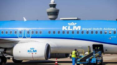 SCHIPHOL - Bagageafhandeling van KLM op de luchthaven van Schiphol. ANP REMKO DE WAAL