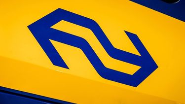 HAARLEM - De eerste afgeleverde gemoderniseerde dubbeldekker van NS wordt gepresenteerd bij NedTrain in Haarlem. In totaal 80 treinen worden de komende jaren door de NS aangepakt. ANP REMKO DE WAAL