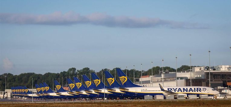 epa11599611 Ryanair planes are parked during a strike at the Brussels South Charleroi Airport in Gosselies, Belgium, 12 September 2024. According to Brussels South Charleroi Airport, all scheduled flights on 12 September have been canceled due to a common front strike.  EPA/OLIVIER HOSLET