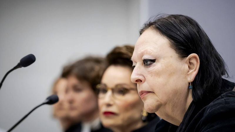 ROTTERDAM - Voormalig advocaat Inez Weski (R) naast advocaat Carry Knoops-Hamburger in de rechtbank van Rotterdam voor de eerste dag van de inhoudelijke behandeling van haar rechtszaak. Weski wordt verdacht van deelname aan de criminele organisatie van haar voormalige cliënt Ridouan Taghi. ROBIN VAN LONKHUIJSEN / ANP