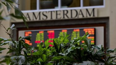 AMSTERDAM - Overzicht van de beursvloer van de Euronext AEX-index op het Damrak.  ANP ROBIN VAN LONKHUIJSEN