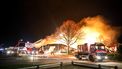 Woningen ontruimd bij grote brand in Oosterwolde, Friesland.