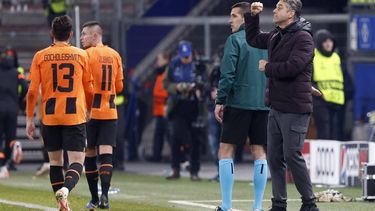 2023-11-07 19:34:00 Shakhtar Donetsk's Croatian head coach Marino Pusic (R) reacts during the UEFA Champions League Group H football match between FC Shakhtar Donetsk and FC Barcelona in Hamburg, northern Germany on November 7, 2023. 
Axel Heimken / AFP