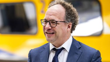 ONNEN - President-directeur Wouter Koolmees tijdens de presentatie van de NS jaarcijfers over 2025 in een onderhoudsbedrijf in Groningen. MARCEL J. DE JONG / ANP