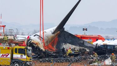 epa11798223 Firefighters conduct search operations at the wreckage site of the Jeju Air aircraft at Muan International Airport in Muan, South Korea, 30 December 2024. According to the South Korea National Fire Agency (NFA), a passenger jet carrying 181 people erupted in flames after going off the runway at an airport in South Korea's southwestern county of Muan on 29 December, leaving 179 people dead as two crew members survived.  EPA/YONHAP SOUTH KOREA OUT