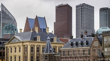 overheid bezuinigen ambtenaren ambtenarij