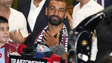 epa13152673 Egyptian soccer player Mohamed Salah speaks to fans waiting outside of the airport as he arrives in Trabzon, Turkey, 05 August 2026. Salah is joining Trabzonspor on a two-year contract. His official presentation will take place on 06 August.  EPA/STR