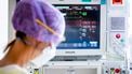 doden corona Een zorgmedewerkster op de intensive care Boete gehalveerd voor artsen die 'buiten boekje om' medicijnen voorschreven tijdens coronacrisis