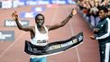 AMSTERDAM - Geofry Toroitich Kipchumba (KEN) wint de 50e editie van de marathon van Amsterdam. Rechts oud atleet Haile Gebrselassie. ANP KOEN VAN WEEL
