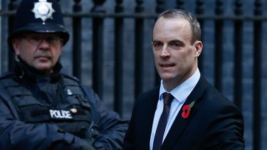 Brexit-minister Dominic Raab stapt op