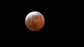 Vrijdag kleurt de maan rood