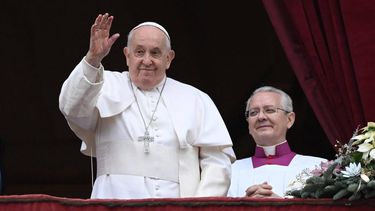 Pope Francis stands at the balcony of St. Peter's basilica to deliver the Christmas Urbi et Orbi blessing in St. Peter's Square at The Vatican on December 25, 2023. 
Tiziana FABI / AFP