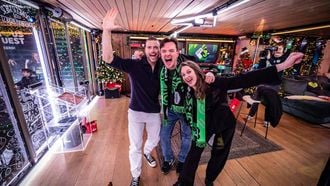 DEN BOSCH - 3FM-dj's Barend van Deelen, Sophie Hijlkema en Mart Meijer voorafgaand aan de start van 3FM Serious Request. De drie dj's laten zich voor een week opsluiten in het Glazen Huis, om geld in te zamelen voor Spieren voor Spieren, dat zich inzet voor onderzoek, nieuwe behandelingen en medicijnen voor kinderen met een spierziekte. ANP LEVIN DEN BOER