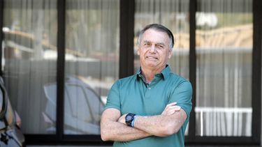 Former Brazilian President Jair Bolsonaro gestures at the garage of his residence in Brasilia on September 11, 2025. A Brazilian judge on September 10 returned the first not-guilty vote in the coup-plotting trial of former president Jair Bolsonaro, shifting all eyes on the last two of his colleagues left to vote following two guilty findings. The 70-year-old far-right ex-leader risks a prison sentence of more than 40 years if found guilty of seeking to claw back power after his defeat in 2022 elections to leftist Luiz Inacio Lula da Silva
Sergio Lima / AFP