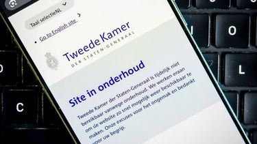 ILLUSTRATIEF - Onderhoud aan de website van De Tweede Kamer. Er zijn kwetsbaarheden geconstateerd in de programmeertaal PHP, waardoor kwaadwillenden mogelijk controle kunnen krijgen over servers. Wereldwijd draait circa 70 procent van de websites op PHP of toepassingen daarvan. ROB ENGELAAR