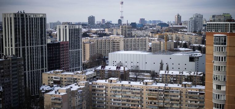 This photograph shows a general view of a residential area in central Kyiv on February 19, 2026, amid the Russian invasion of Ukraine. As Ukraine accuses Russia of trying to freeze the population into submission with its most intense attacks on the energy network of the entire war, more and more people in Kyiv are fundraising and pooling cash to buy alternative sources of shared electricity.
HENRY NICHOLLS / AFP