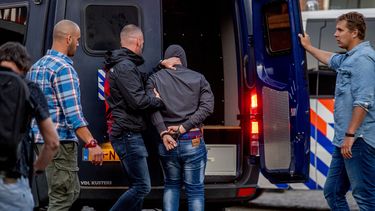 twaalf relschoppers zijn opgepakt