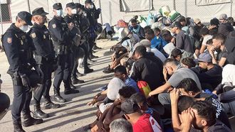 epaselect epa13236208 The Spanish National Police transfer hundreds of migrants who had been sleeping on the street to a new location consisting of several tents, aiming to prevent them from continuing to sleep outdoors, in Ceuta, Spain, 13 September 2026. Police sources said that the transfer has been underway since early this morning, moving people from the Loma Colmenar site to tents set up next to the old Los Rosales prison.  EPA/Reduan