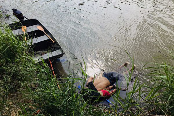 Foto verdronken vader en dochtertje schokt de VS