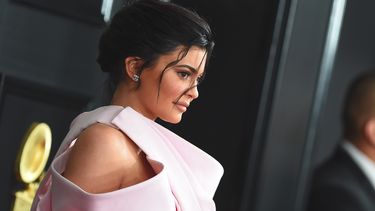 Kylie Jenner op de rode loper bij de Grammy Awards. 