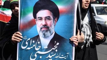 An Iranian woman holds up an image of Iran’s new supreme leader Ayatollah Mojtaba Khamenei as she takes part in a rally dubbed “Sacrificed Girls” to pay tribute to women killed during the Middle East war, in Tehran on April 17, 2026. On February 28, Israel and the United States launched strikes on Iran killing its supreme leader and triggering a war that spread across the Middle East and unleashed chaos across global markets and sent oil prices soaring.
AFP