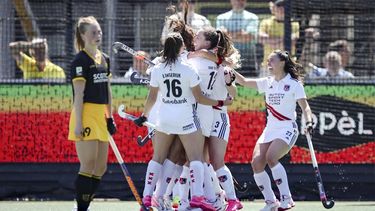 DEN BOSCH - Speelsters van Amsterdam vieren de 1-2 tijdens de finale play-offs hockeywedstrijd tussen Den Bosch en Amsterdam. SONNY LENSEN / ANP