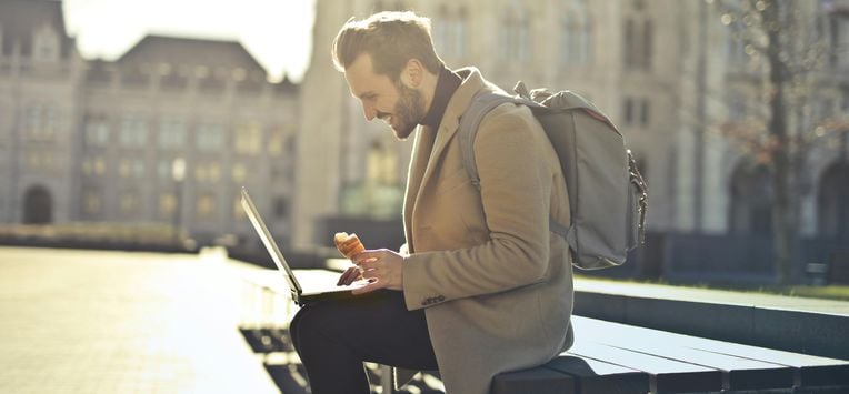 Groot deel Nederlanders wil in het buitenland werken: dit kost het gemiddeld per stad