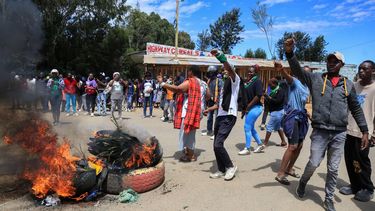 epa13008777 Activists light bonfires during a protest against an Ebola facility in Nanyuki, 200 km north of Nairobi, Kenya, 01 June 2026. Hundreds of people took to the streets to protest the establishment of an Ebola quarantine centre for American citizens at Laikipia Air Base.  EPA/STRINGER