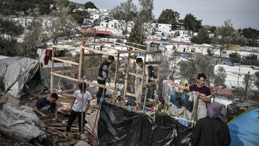 Opvangcentrum vluchtelingen op Lesbos is afgebrand.