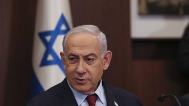 epa11020854 Israeli Prime Minister Benjamin Netanyahu attends the weekly cabinet meeting at the prime minister's office in Jerusalem, 10 December 2023.  EPA/RONEN ZVULUN / POOL