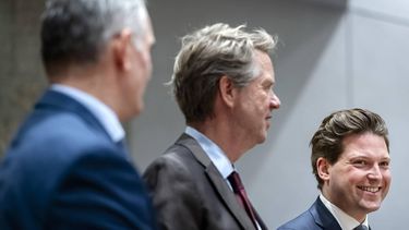 DEN HAAG - (VLNR) Tom van der Lee (GroenLinks-PvdA), Martin Bosma (PVV) en Thom van Campen (VVD) voorafgaand aan debat in de Tweede Kamer over de nieuwe kamervoorzitter. De drie kandidaten worden tijdens het debat ondervraagd, waarna de aanwezige kamerleden via briefjes stemmen op hun voorkeurskandidaat. ANP REMKO DE WAAL