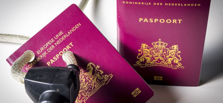 Gemeenten gaan mensen zonder paspoort zelf helpen.