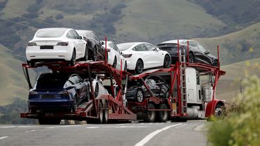 Een man bestelde per ongeluk 28 Tesla's.