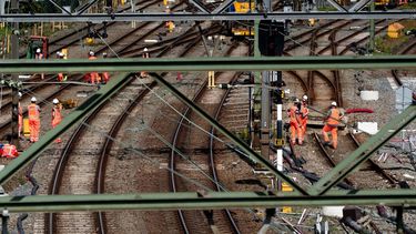 DEN HAAG - Werkzaamheden bij Den Haag Centraal station waar ProRail aan het spoor werkt. Treinreizigers moeten het komende halfjaar rekening houden met hinder rond Den Haag Centraal. ANP LINA SELG